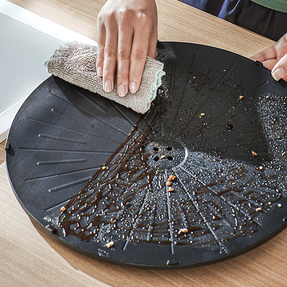 LY-007 Infrarot Elektrogrill mit LCD-Touchscreen, 360° Drehplatte, 80–280°C Temperaturregelung – Rauchfreies Grillen für Innenräume